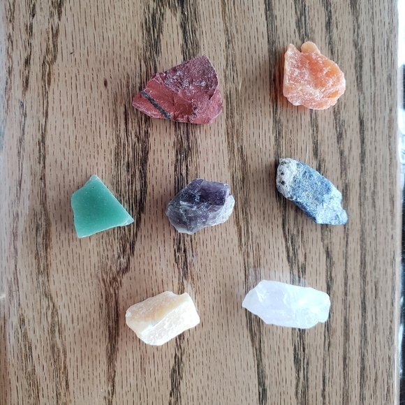 2/$30 Set of 7 Raw Chakra Stones - Picture 1 of 6